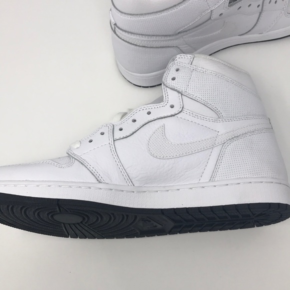 White jordans with black bottom Clearance